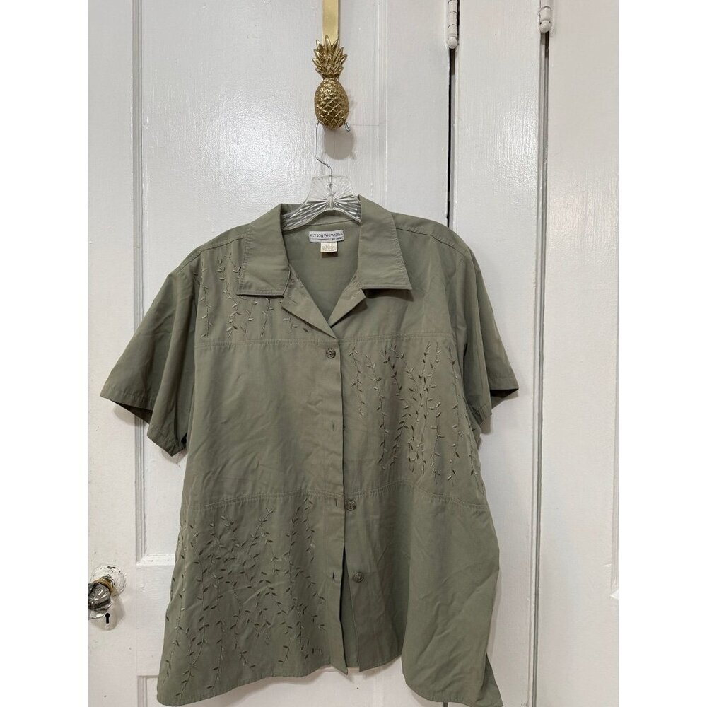 Allyson whitmore woman vintage size 1x-large green embroidered blouse